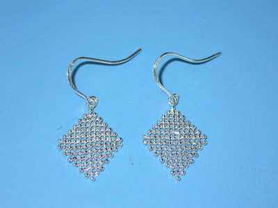 925銀飾之光 深圳市東恒珠寶首飾的開發(fā)與銷售